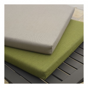 Hocker mit Kissen